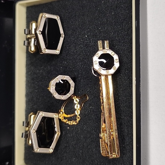 UNBRANDED CUFFLINKS SET OF 4 JAPAN MADE WITH BLACK ENAMEL - Picture 6 of 7